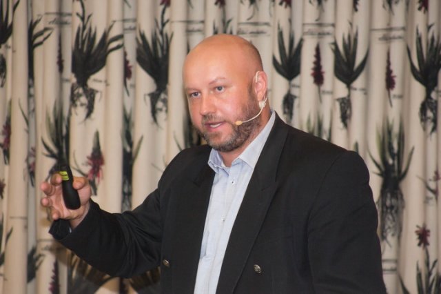 Dr Frans Cronje