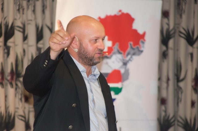 Dr Frans Cronje